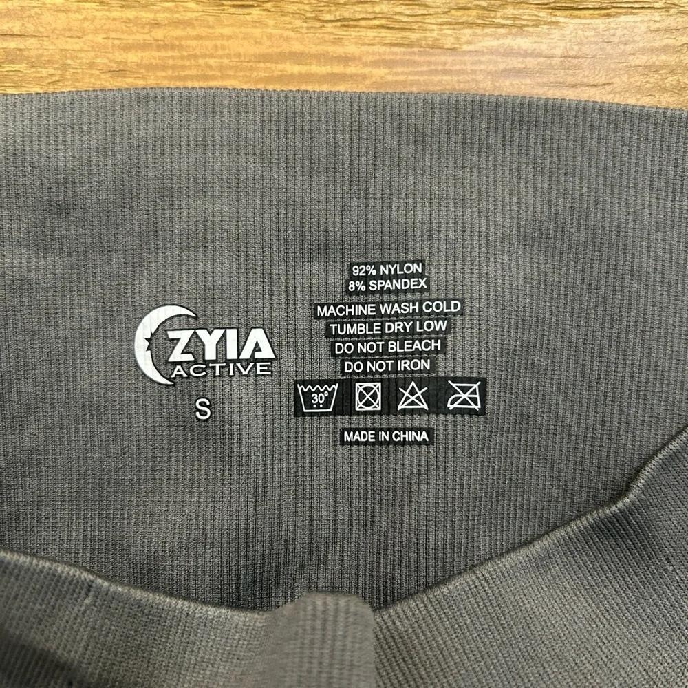 BUNDLE OF 3 ZYIA White Sports Bra Gray compression and leopard print leggings - Picture 9 of 15